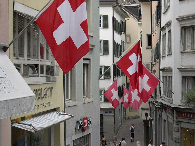 800px-Swiss_Flags_Zurich